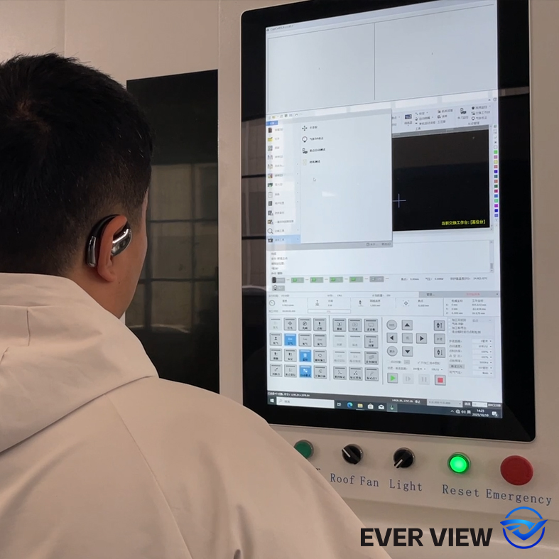 EVER VIEW nová generace inteligentních laserových řezacích strojů je online a upgraduje možnosti vzdáleného monitorování pro kompatibilitu s Průmyslem 4.0.