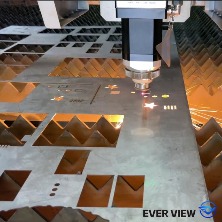 Laserové řezací stroje umožňují zpracování hardwaru; EVER VIEW dosahuje dávkového přesného řezání malých hardwarových produktů.